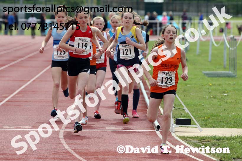 Girls under-13s 1500 metres, North Eastern Track and Fields Champs., Middlesbrough. Photo: David T. Hewitson/Sports for All Pics